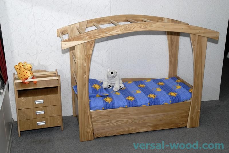 Ліжко з дерева для дітей від 3 років