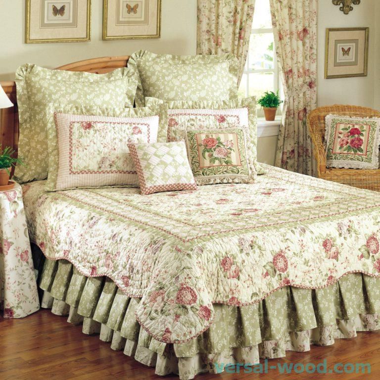Комплект декоративних елементів з квітковими мотивами для ліжка