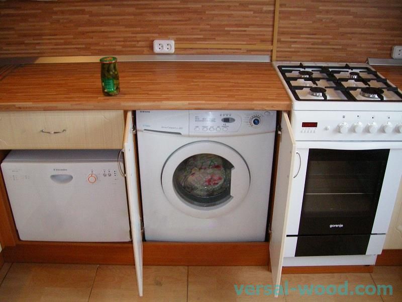 В кухне стиральная машинка расположение