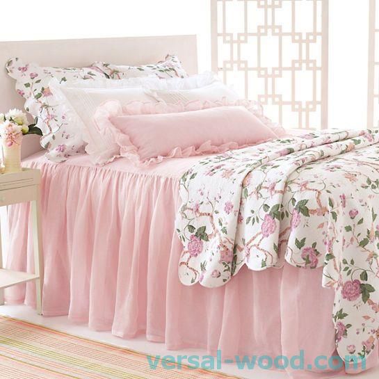 Ніжно-рожеве покривало для романтичної спальні