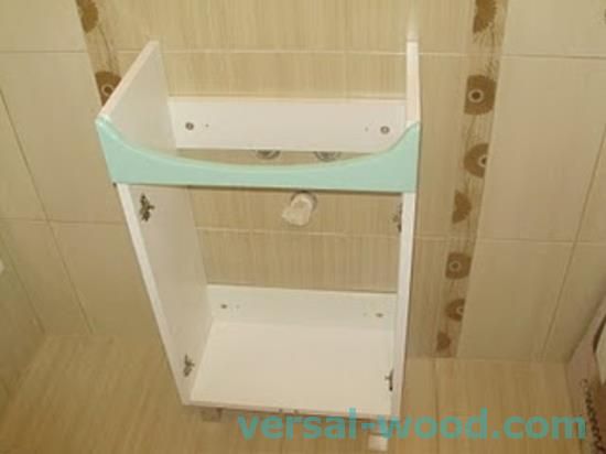 Тумба с раковиной вплотную к ванне. Крепления для навесной тумбы с раковиной. Крепление подвесной тумбы с раковиной. Крепление тумбочки под умывальник vigo. Крепление раковины к тумбе в ванной.