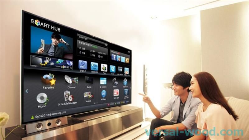 Smart tv umožňuje divákovi ovládat televizi pomocí gest nebo hlasu