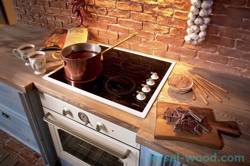 Важливим достоїнств індукційної плити є висока швидкість приготування їжі, що здійснюється завдяки нагріванню дна посуду, а не вручений поверхні