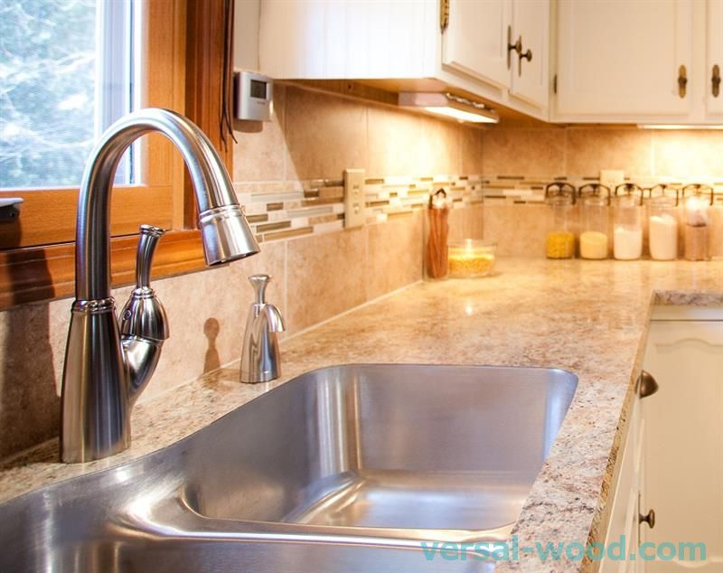 Umivaonik od nehrđajućeg čelika pogodan je za bilo koji interijer i kombinira se s različitim vrstama ploča