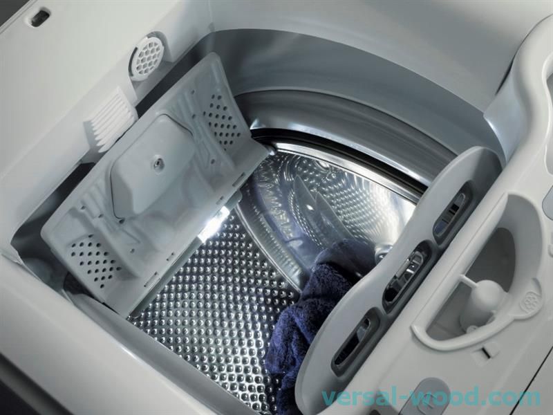 Rozpočtové modely praček nejsou vybaveny systémem „parkování v bubnu“, který může komplikovat vyjmutí prádla po praní