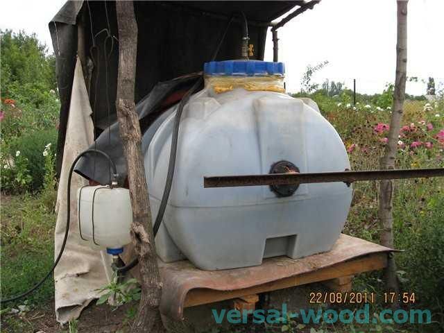 Za kućnu upotrebu i sezonsku proizvodnju biogoriva (u toploj sezoni) u malim količinama prikladan je plastični rezervoar s poklopcem