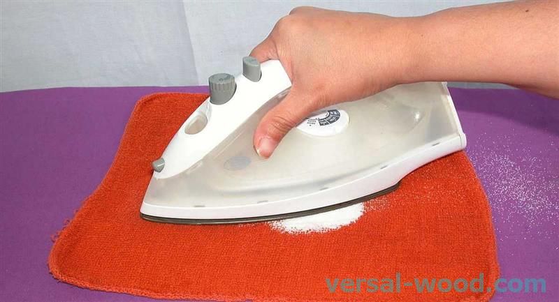 Методика чищення - елозят праскою по купці соди або солі
