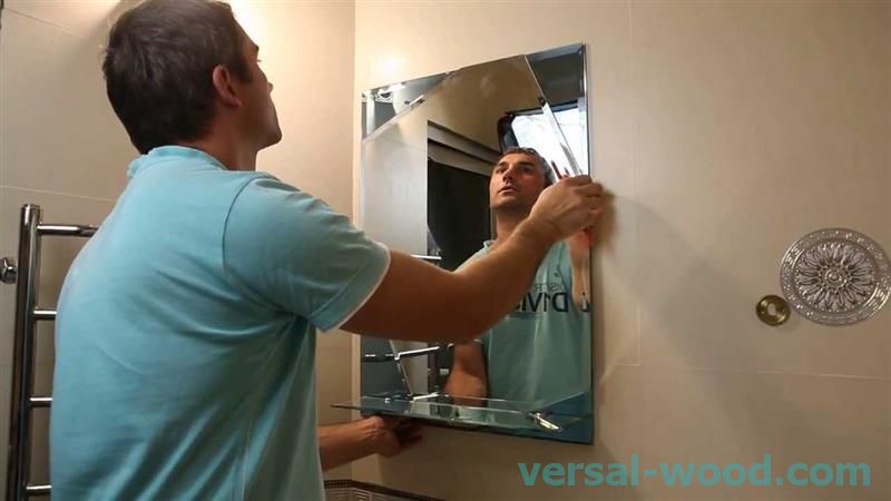 Ogledalo lahko obesite na steno kopalnice, hodnika, hodnika s pomočjo pritrdilnih elementov, lepila, montažnega traku