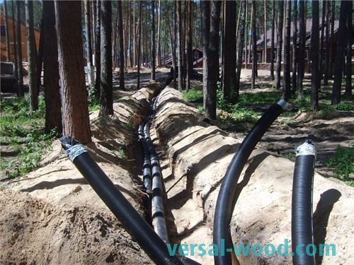 HDPE cevi za polaganje kablov so nameščene v vnaprej izkopanih jarkih
