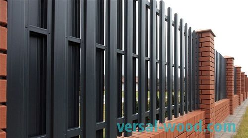 Evropské laťkové ploty se snadno montují a mají elegantní vzhled
