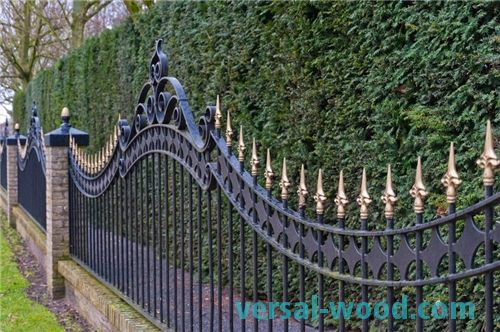 Ограда от ковано желязо - един от най-надеждните конструкции